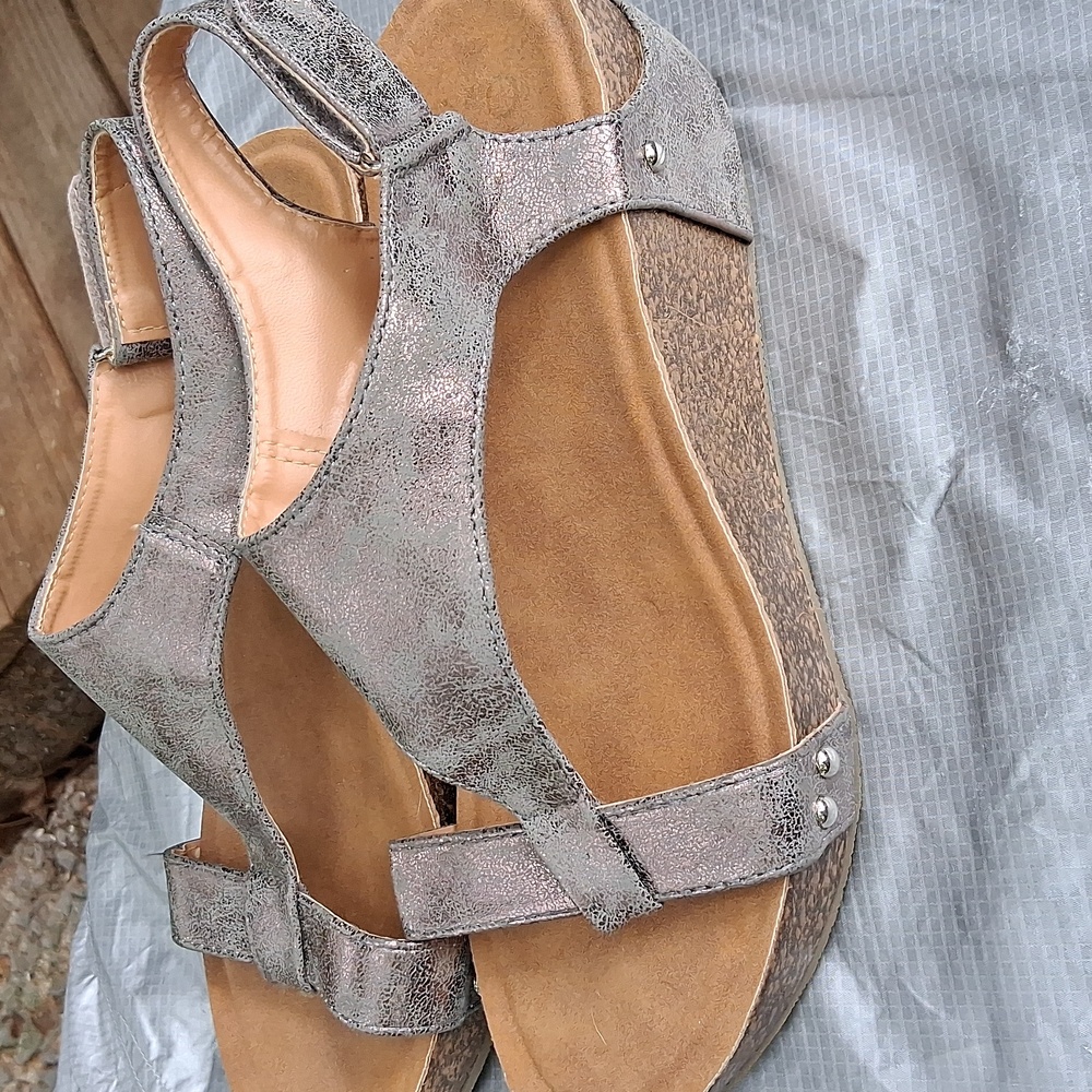 Yoki Metallic Wedge Sandals